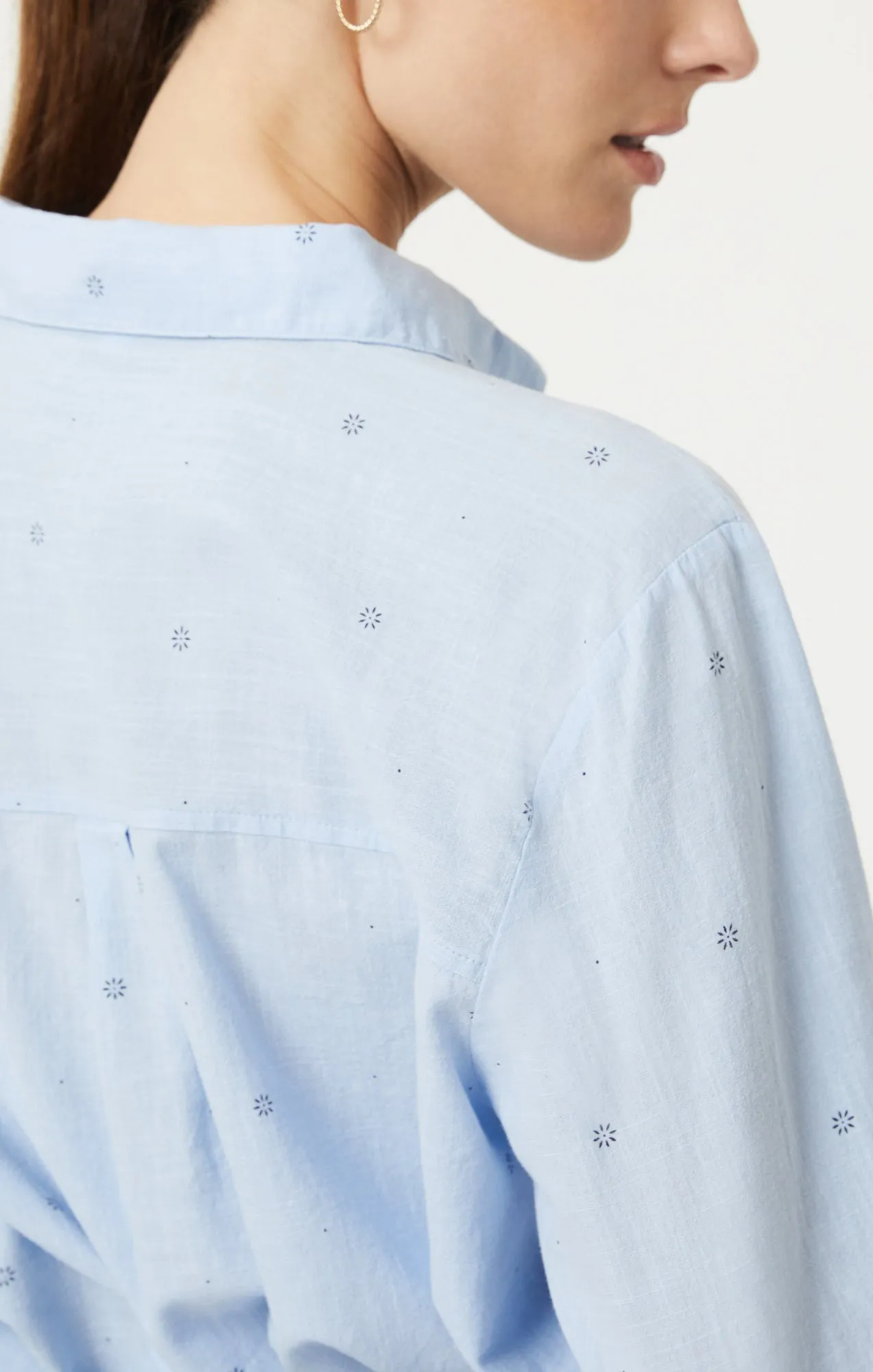 BUTTON-UP LONG SLEEVE SHIRT IN NAVY FLOWER DOT PRINT