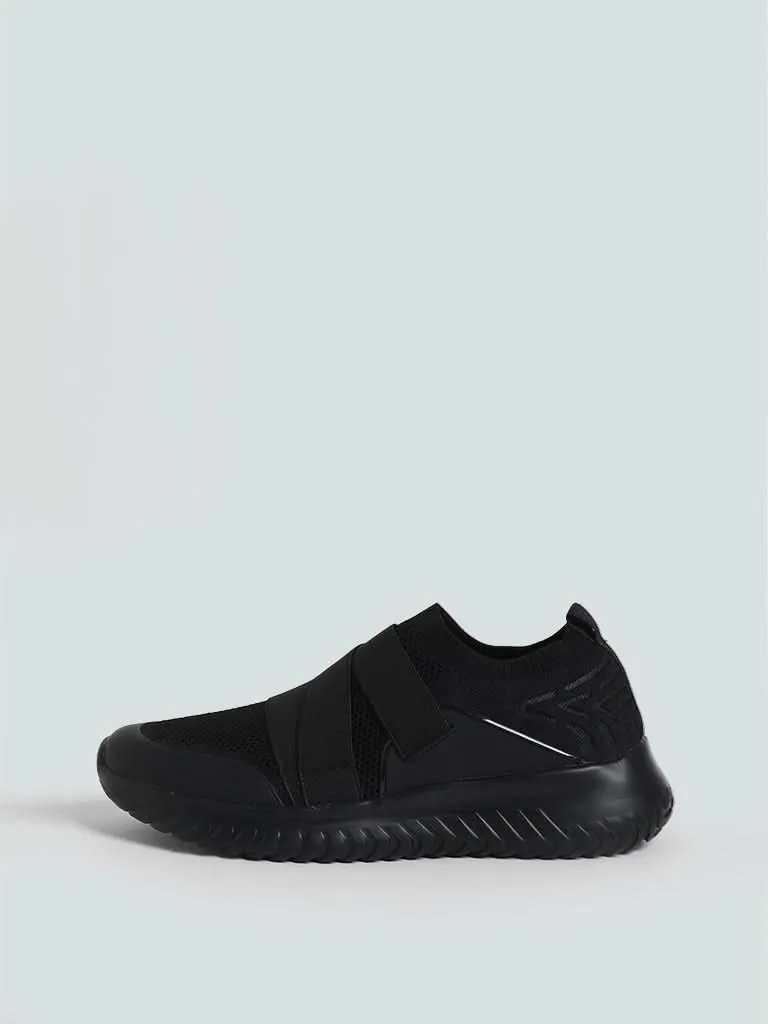 Sure! Heres an optimized title for the product:

SOLEPLAY Mens Elastic Slip-On Shoes - Versatile Black Comfort Footwear